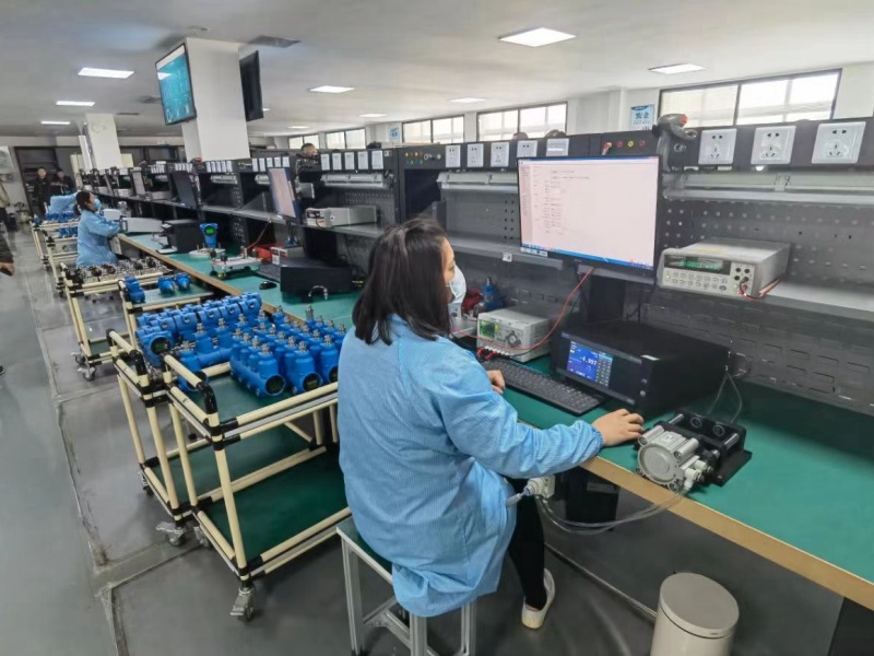 车间置物柜内部组合配置：如何实现层板、抽屉与挂板的高效协同？